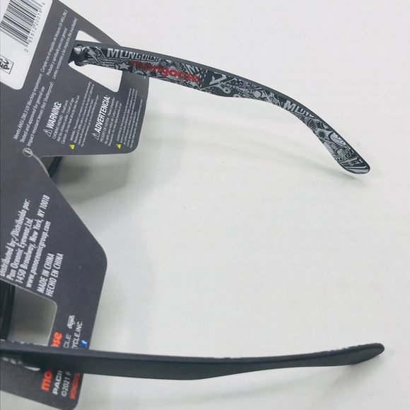 Mongoose Boys Black With Blue Mirror Lenses 100% UV Sunglasses New In Package - Picture 7 of 10